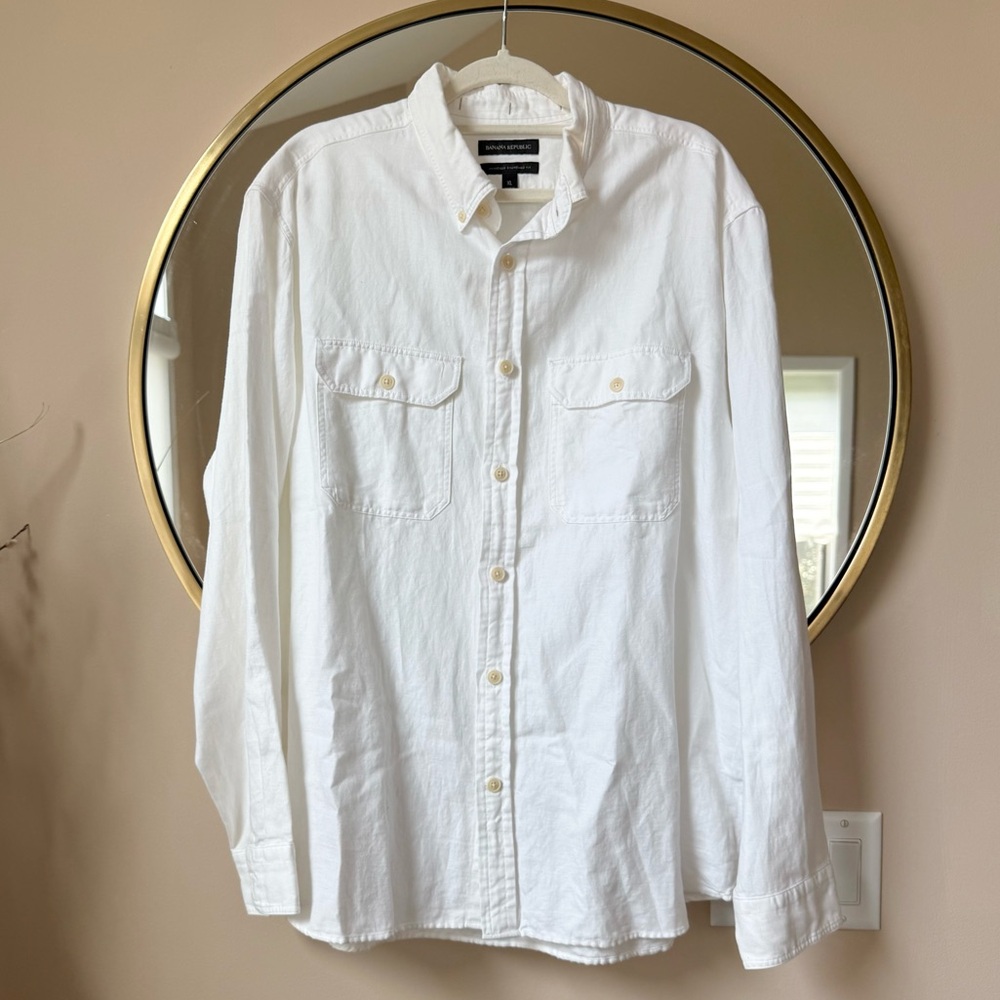 NWT MENS BANANA REPUBLIC BUTTON DOWN - UNTUCKED STANDARD FIT
